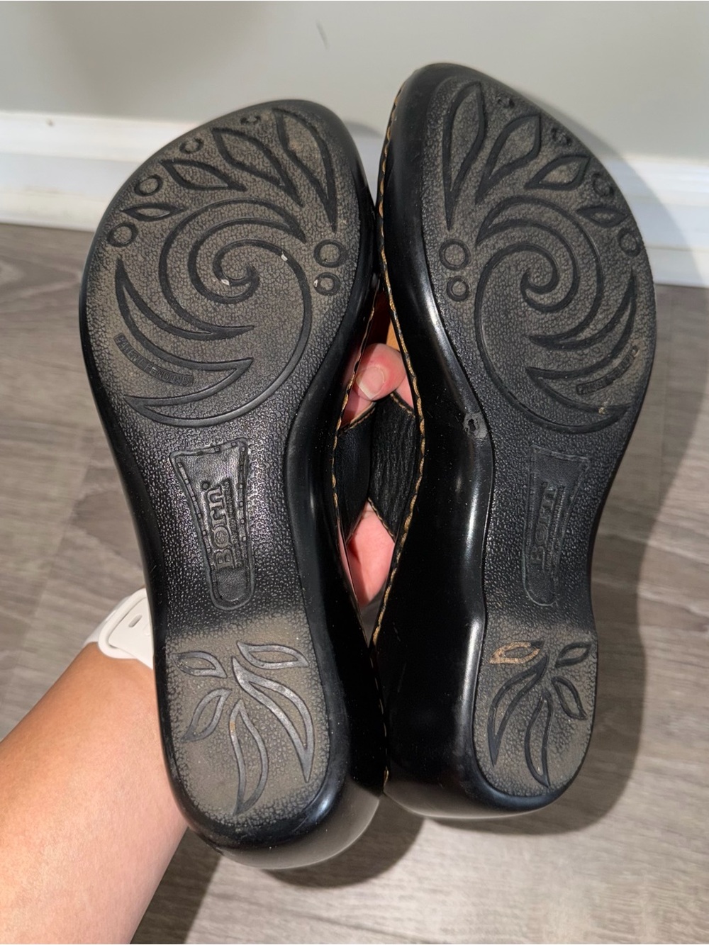 Born Black Leather upper crossover slip on Slide Sandals 7 - Picture 11 of 11